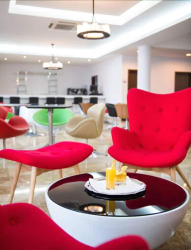 Hotel Vip Executive Tete Exterior photo